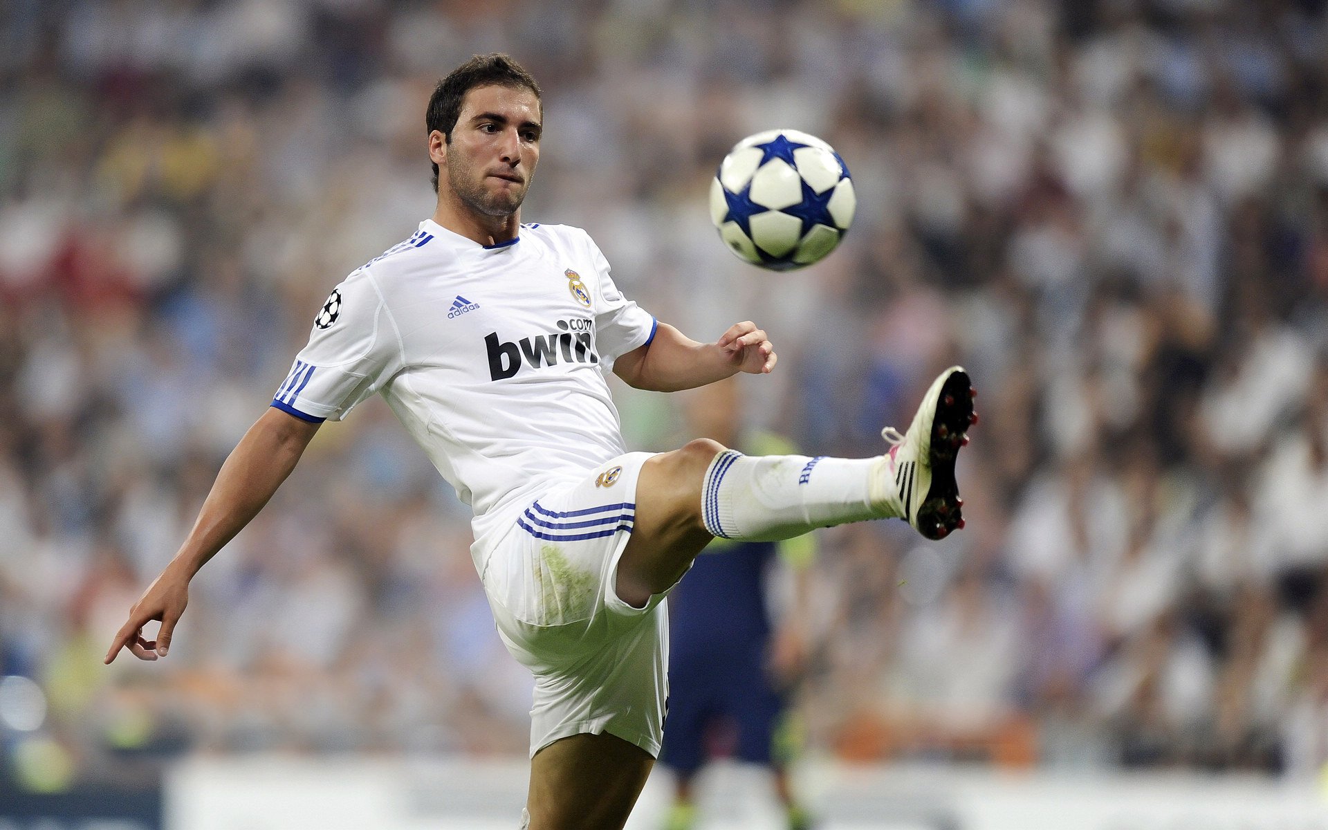 体育科技革新竞技场，智能装备与数据分析重塑运动员表现